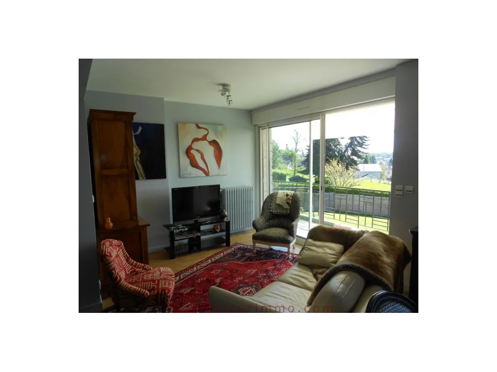 NICE HOUSE WITH POOL AND SIGHT ON EGLETONS