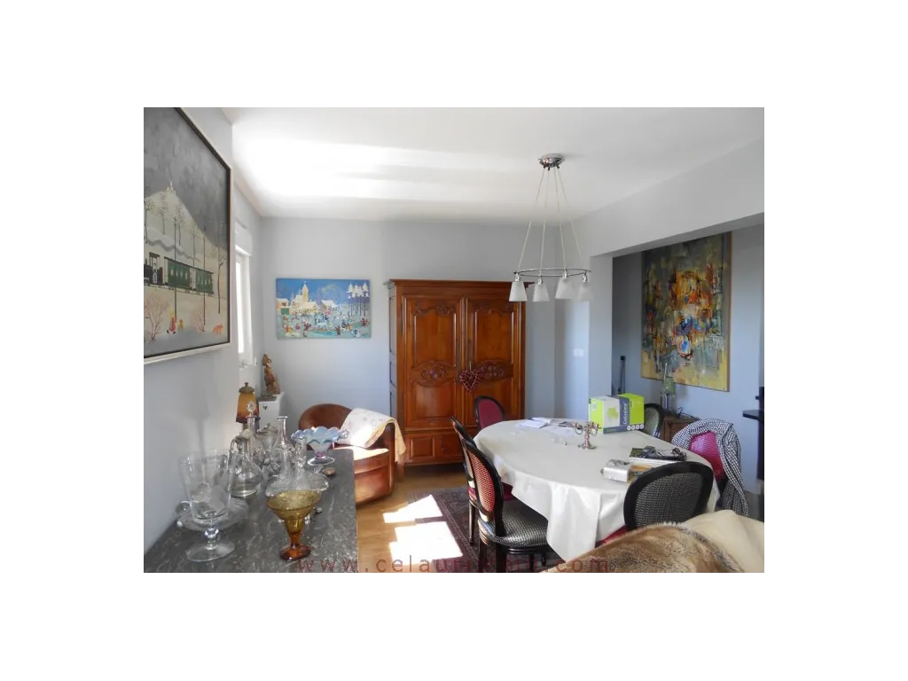 NICE HOUSE WITH POOL AND SIGHT ON EGLETONS