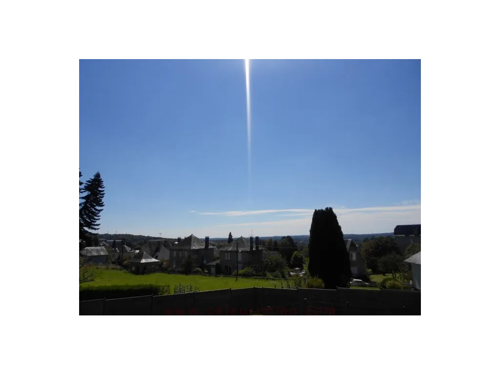 NICE HOUSE WITH POOL AND SIGHT ON EGLETONS