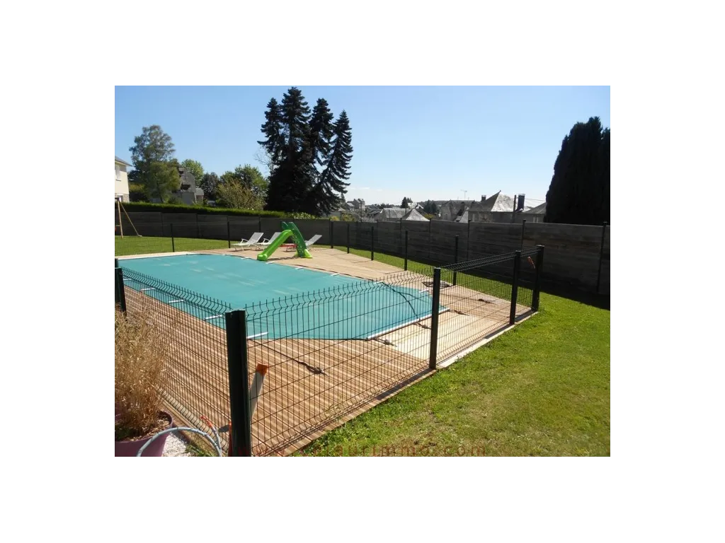 NICE HOUSE WITH POOL AND SIGHT ON EGLETONS