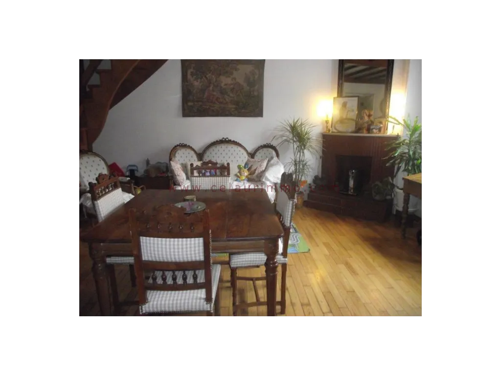 VERY PRETTY VILLAGE HOUSE