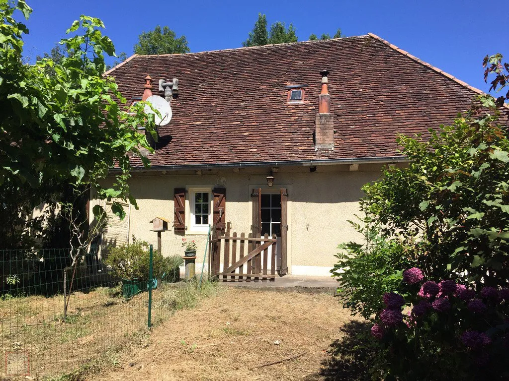 HOUSE WITH TWO APPARTMENTS AND GARDEN