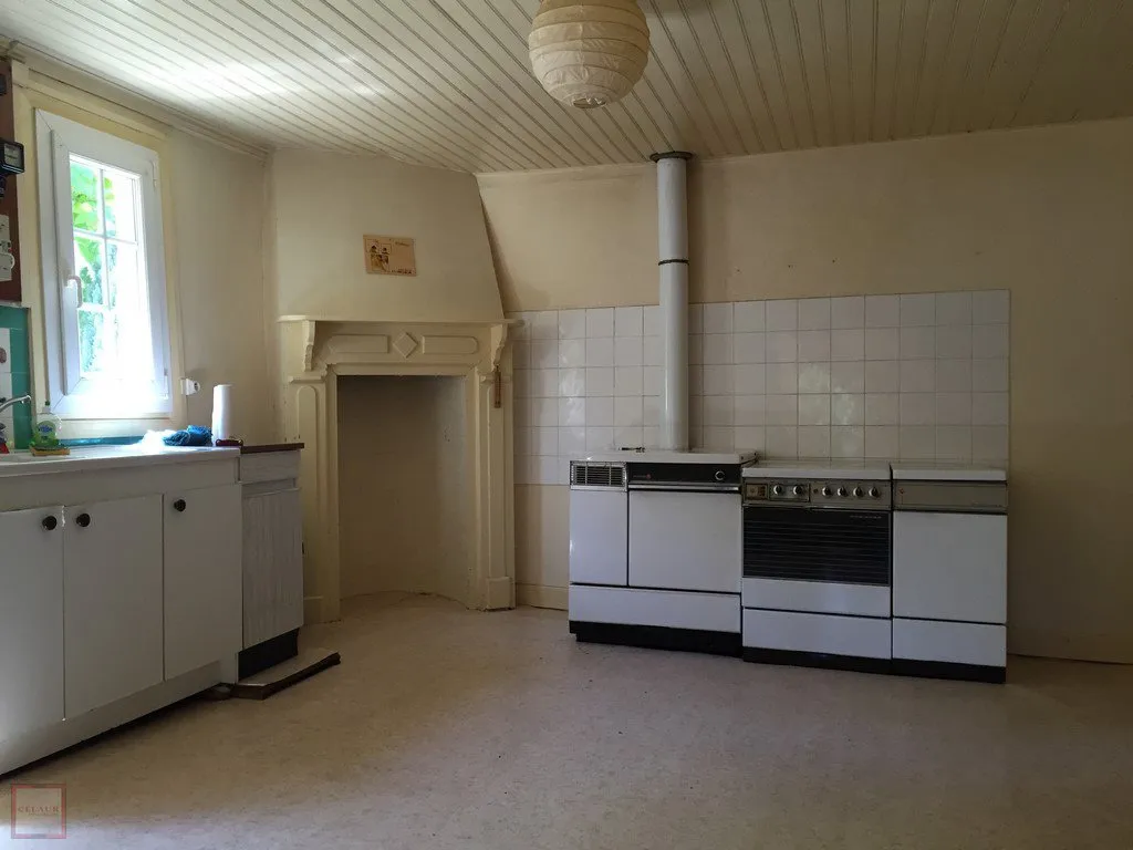 HOUSE WITH TWO APPARTMENTS AND GARDEN