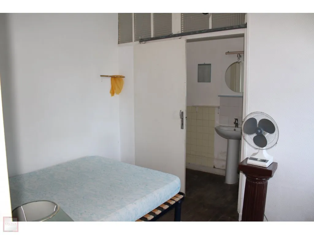 BUILDING TO BE SEIZED !