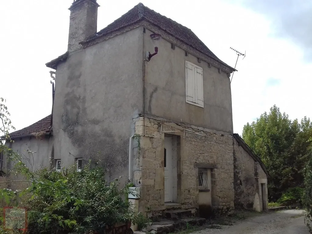 MAISON DE VILLAGE TOUS COMMERCES