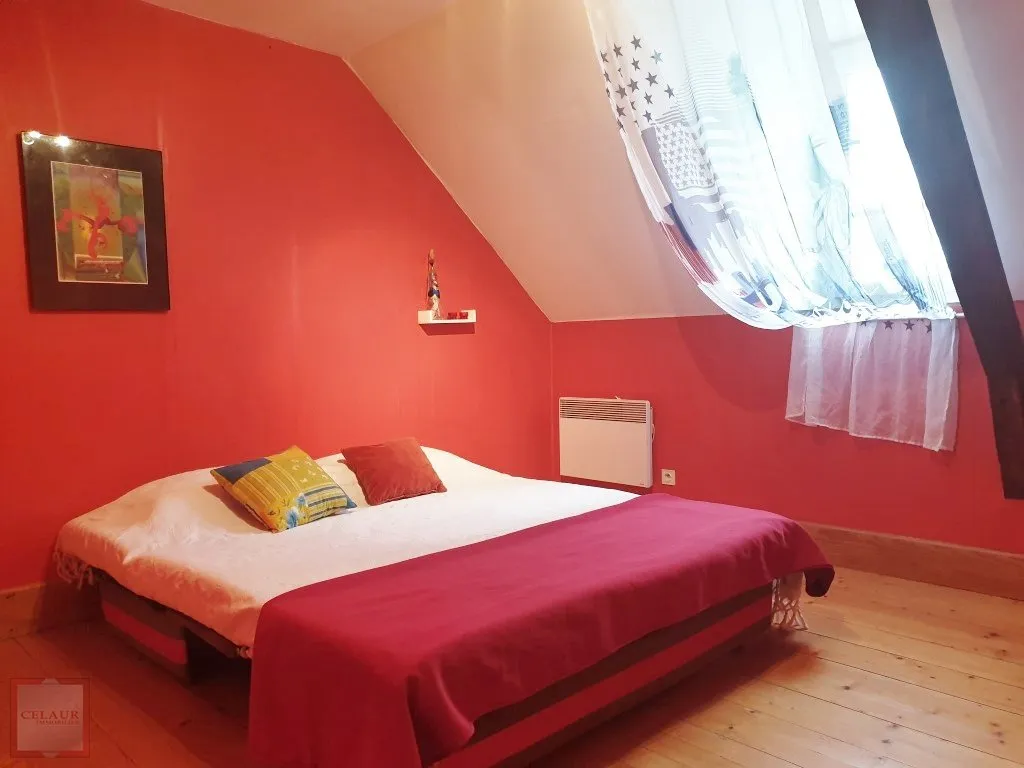 FAMILY HOUSE CLOSE TO SHOPS