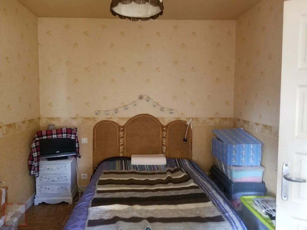 BEAUTIFUL HUT ENTERS EGLETONS AND TULLE