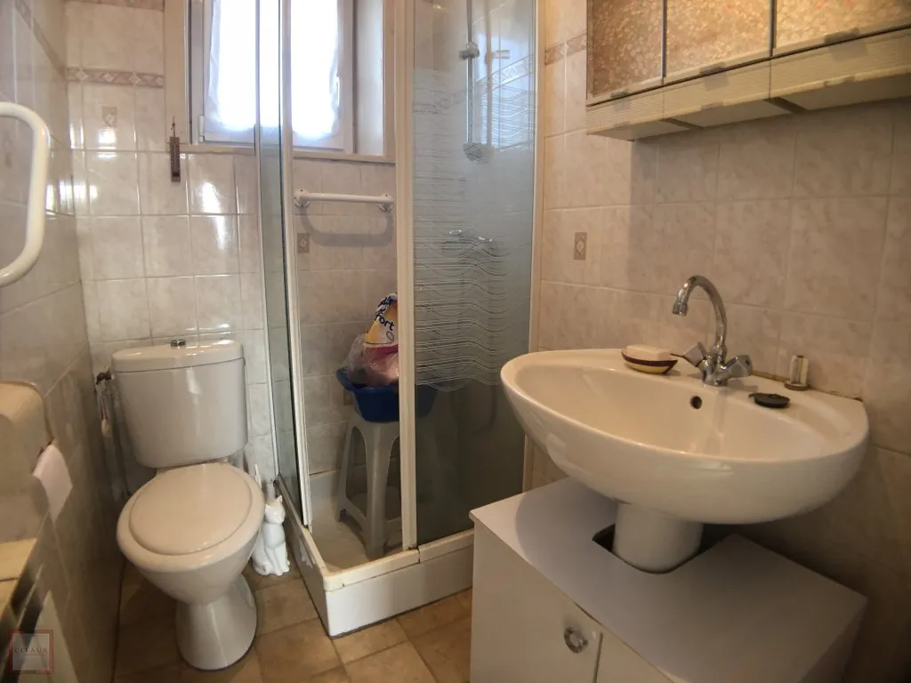 BEAUTIFUL HUT ENTERS EGLETONS AND TULLE