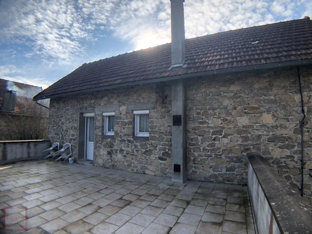 BEAUTIFUL HUT ENTERS EGLETONS AND TULLE