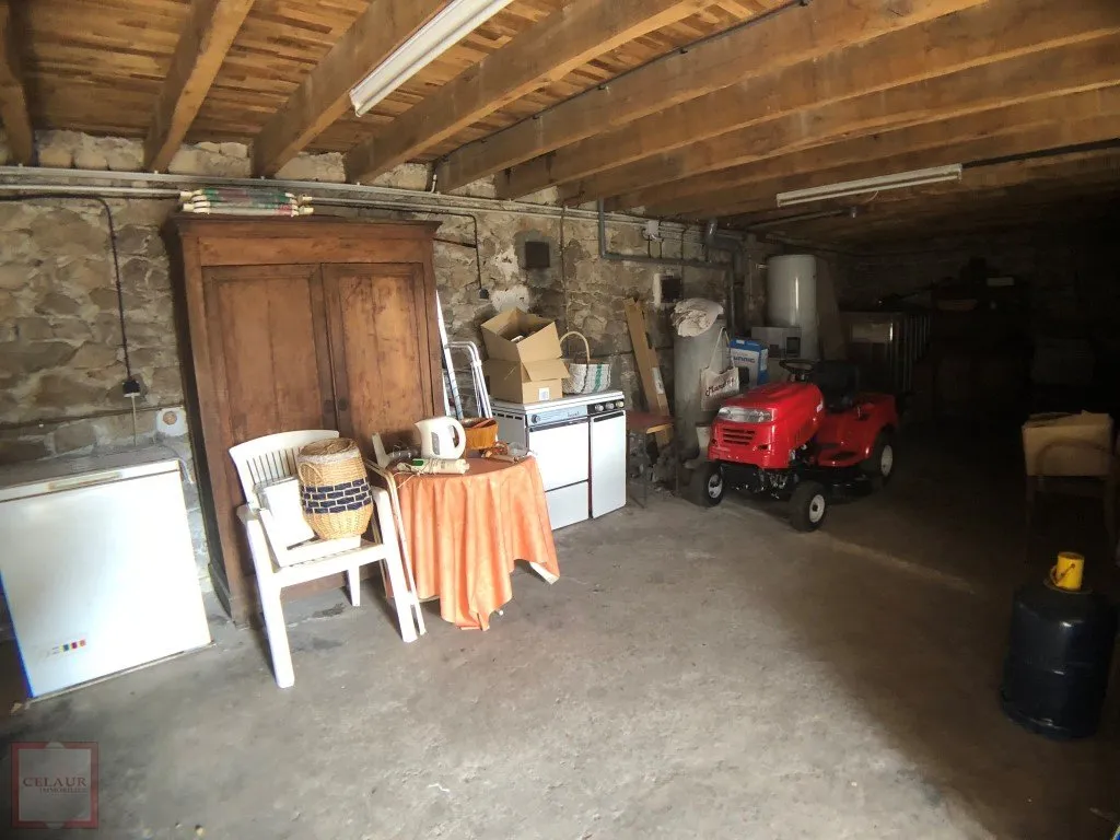 BEAUTIFUL HUT ENTERS EGLETONS AND TULLE