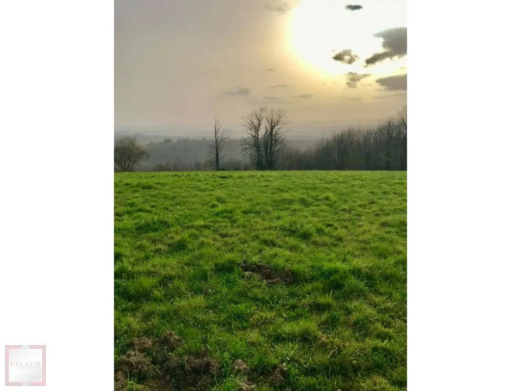 TERRAIN AVEC CU ET VUE DEGAGEE