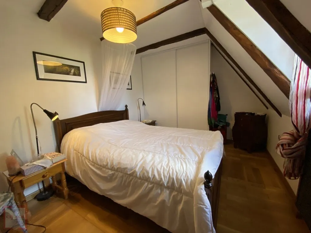 COUNTRY HOUSE WITH OUTBUILDINGS ON THE DORDOGNE BORDER