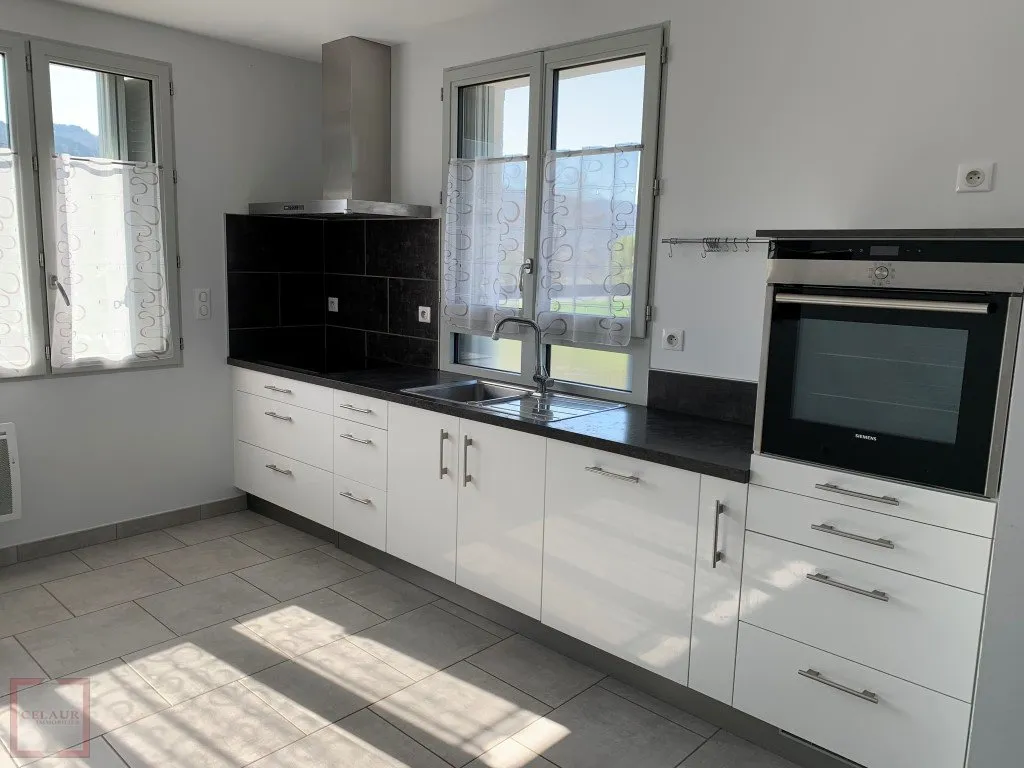 LOCATION ARGENTAT BEL APPARTEMENT T4 AVEC GARAGE ET JARDIN