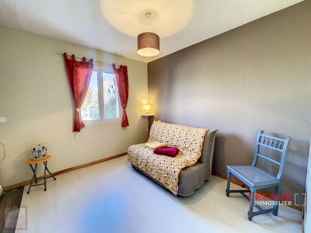 SINGLE FLOOR OF 2006 WITH SWIMMING POOL AND DEPENDENCY ON 1HA - Dupli