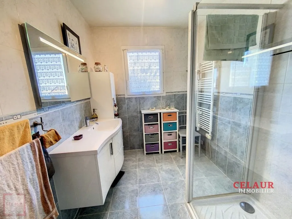 SINGLE FLOOR OF 2006 WITH SWIMMING POOL AND DEPENDENCY ON 1HA - Dupli