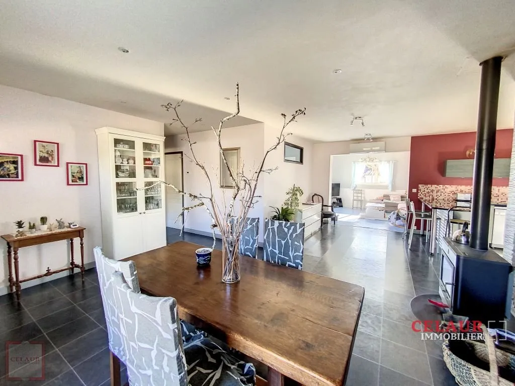 SINGLE FLOOR OF 2006 WITH SWIMMING POOL AND DEPENDENCY ON 1HA - Dupli