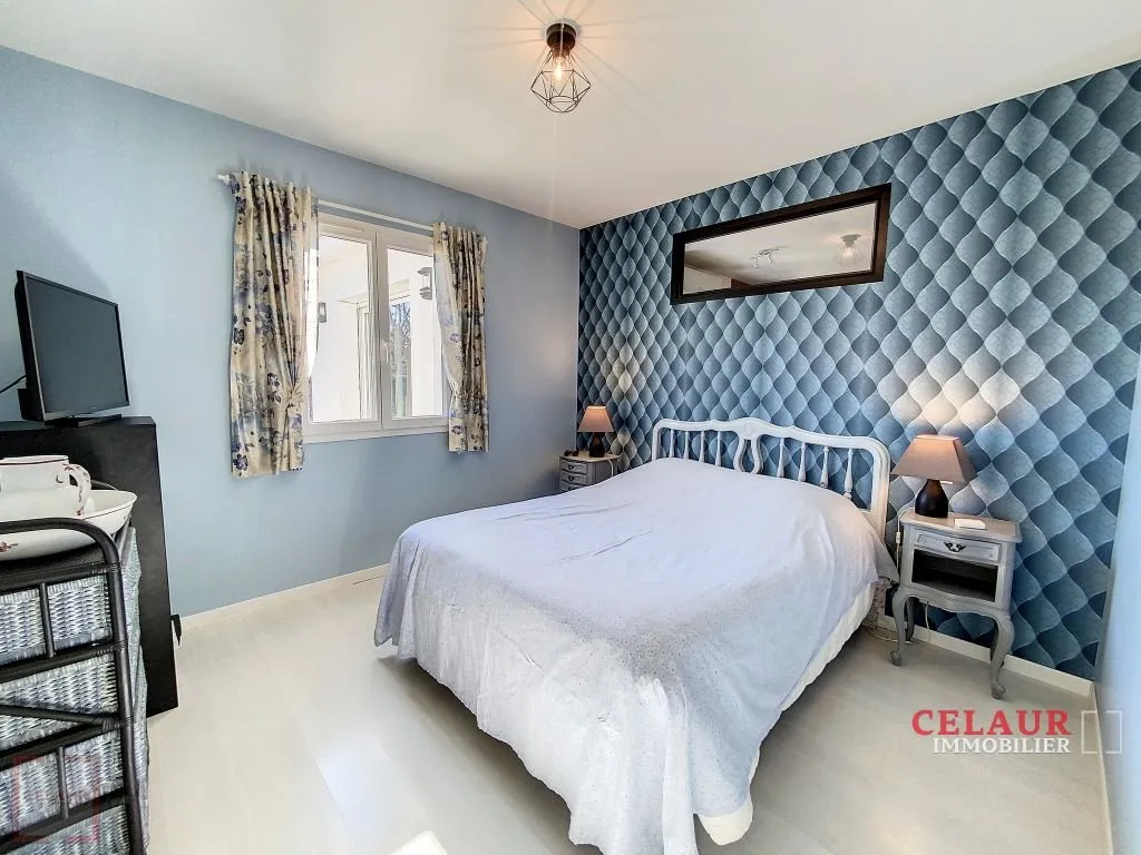 SINGLE FLOOR OF 2006 WITH SWIMMING POOL AND DEPENDENCY ON 1HA - Dupli