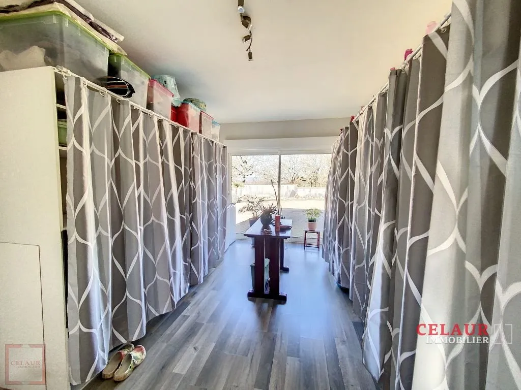 SINGLE FLOOR OF 2006 WITH SWIMMING POOL AND DEPENDENCY ON 1HA - Dupli