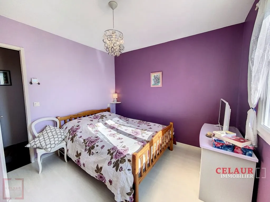 SINGLE FLOOR OF 2006 WITH SWIMMING POOL AND DEPENDENCY ON 1HA - Dupli