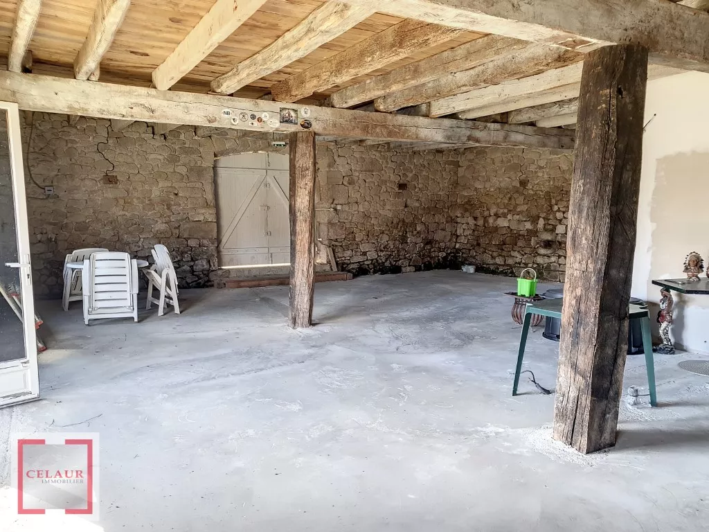 GRANGE AMENAGEE ET MAISON SUR UN TERRAIN DE 13392 M&sup2;