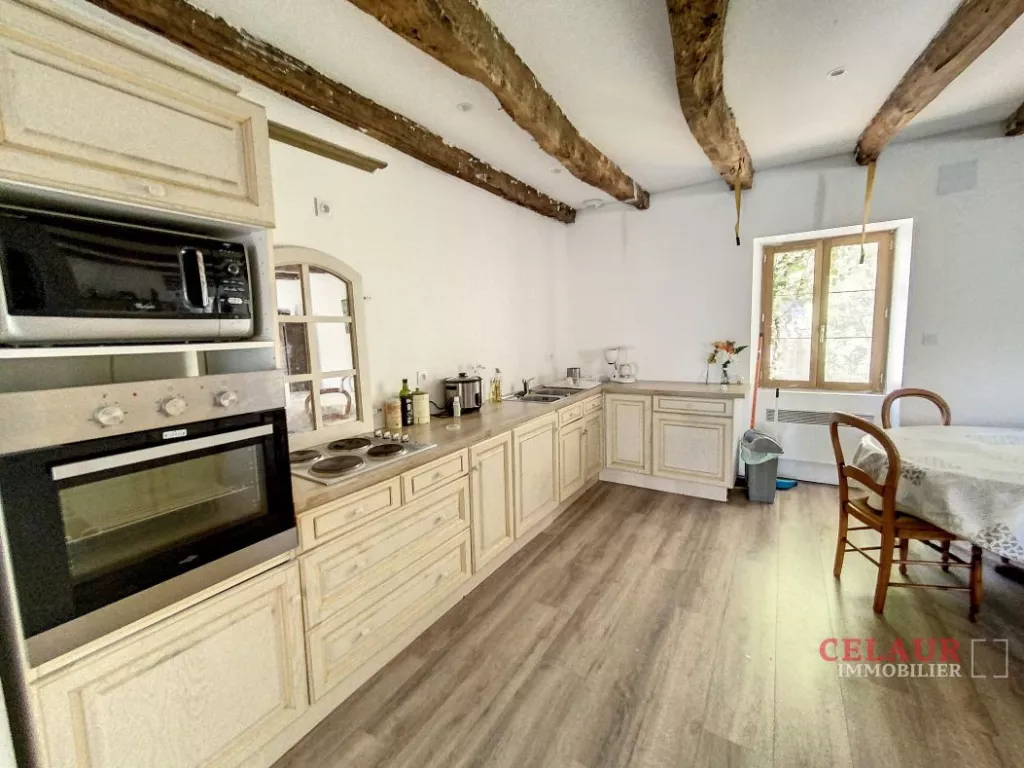 MAISON EN PIERRE RESTAUREE A 2 PAS DES COMMERCES