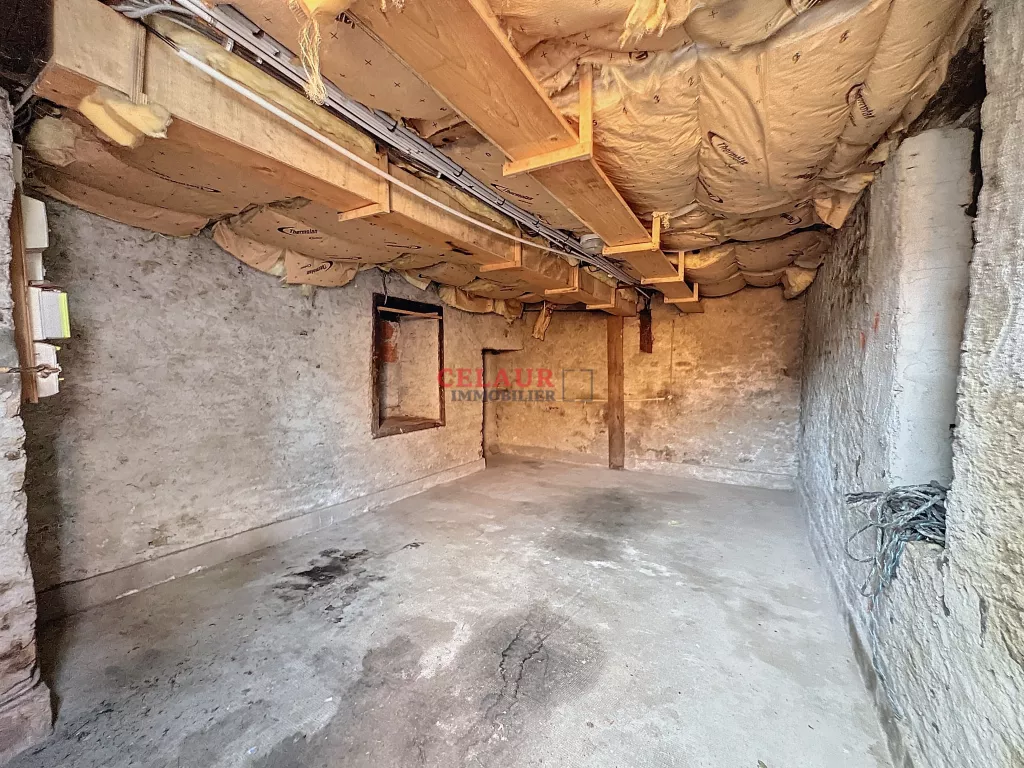 JOLIE MAISON DE BOURG A RENOVER