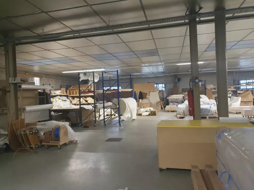 GRAND LOCAL PROFESSIONNEL