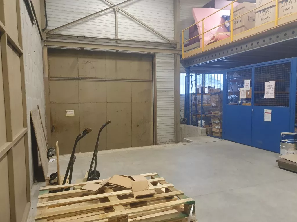 GRAND LOCAL PROFESSIONNEL