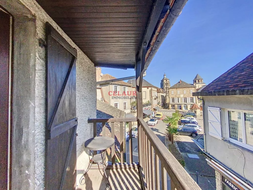 MAISON DE VILLE AVEC LOCAL EN REZ-DE-CHAUSSEE