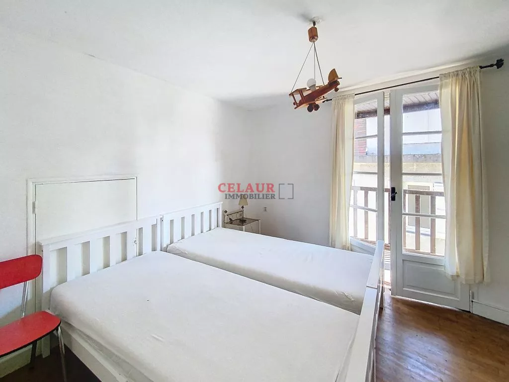 MAISON DE VILLE AVEC LOCAL EN REZ-DE-CHAUSSEE