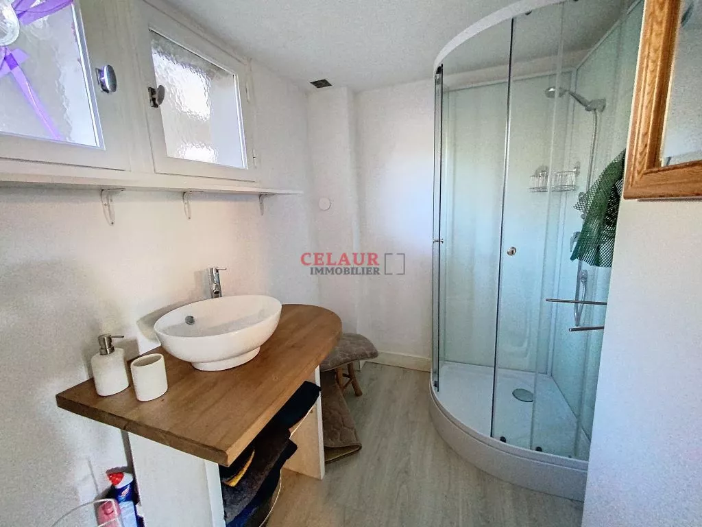 MAISON DE VILLE AVEC LOCAL EN REZ-DE-CHAUSSEE