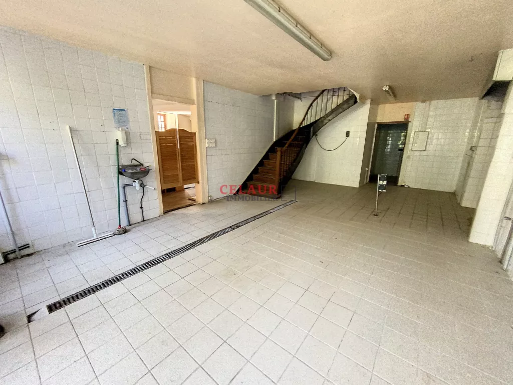 Ancien caf&eacute; restaurant