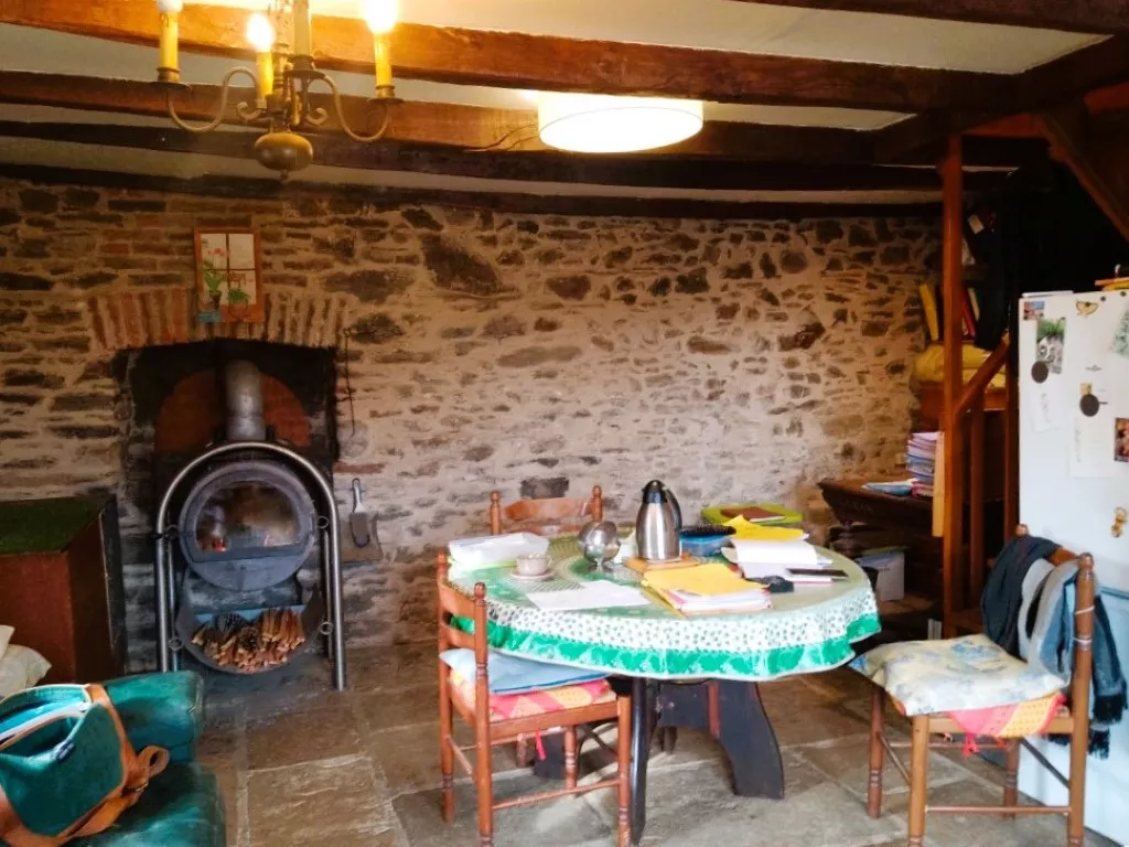 MAISON EN PIERRE ANCIENNE