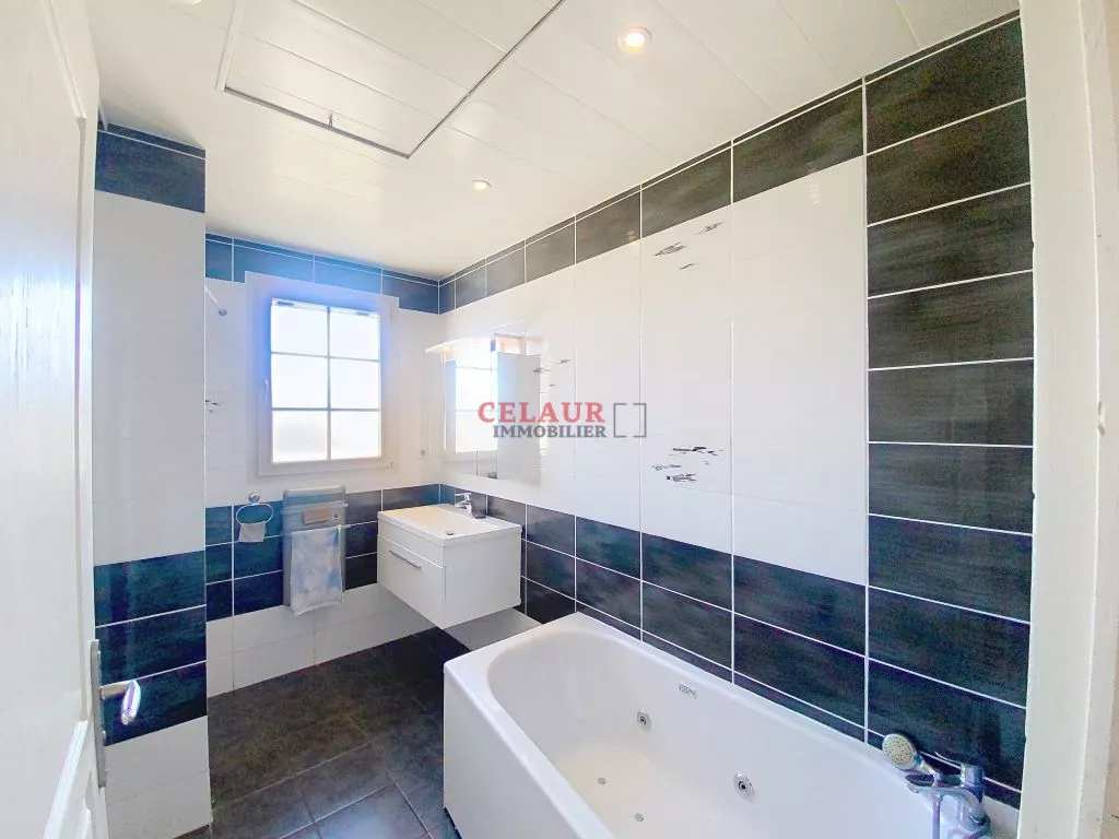 MAISON EN SEMI AUTONOMIE SUR 1HA DE PRAIRIE ARBOREE