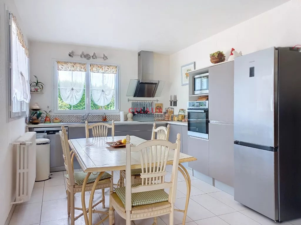 A DEUX PAS DES COMMERCES