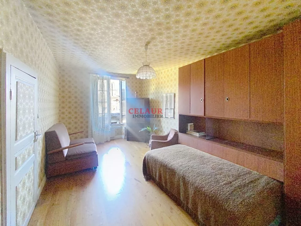 APPARTEMENT DANS IMMEUBLE DE CARACTERE