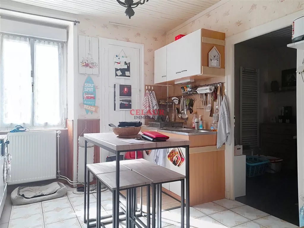 Maison familiale, de caract&egrave;re, avec jardin