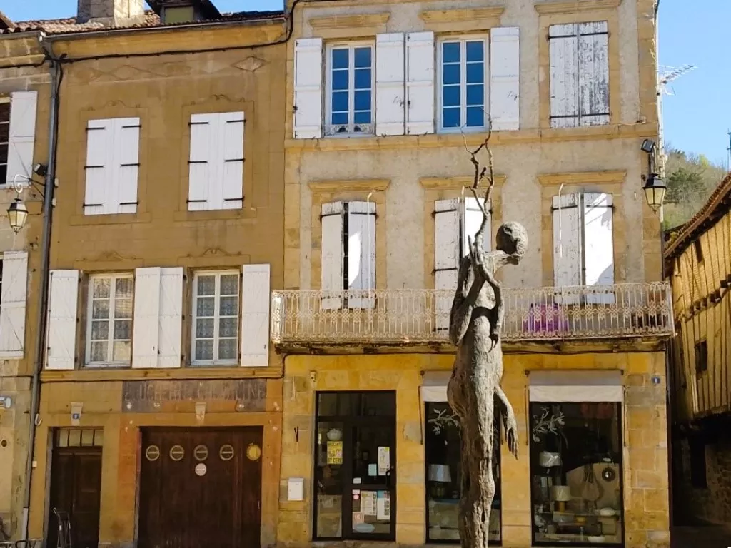 IMMEUBLE ENTIER A RENOVER