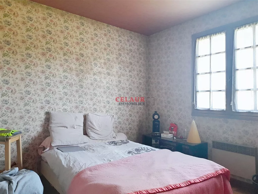 Maison familiale, sous-sol total et jardin.