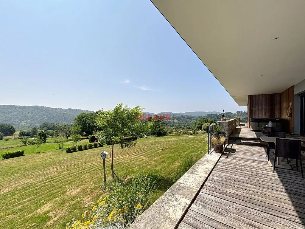 ARCHITECT-DESIGNED HOUSE ON 5000 M&sup2; WITH PANORAMIC VIEW - Dupli