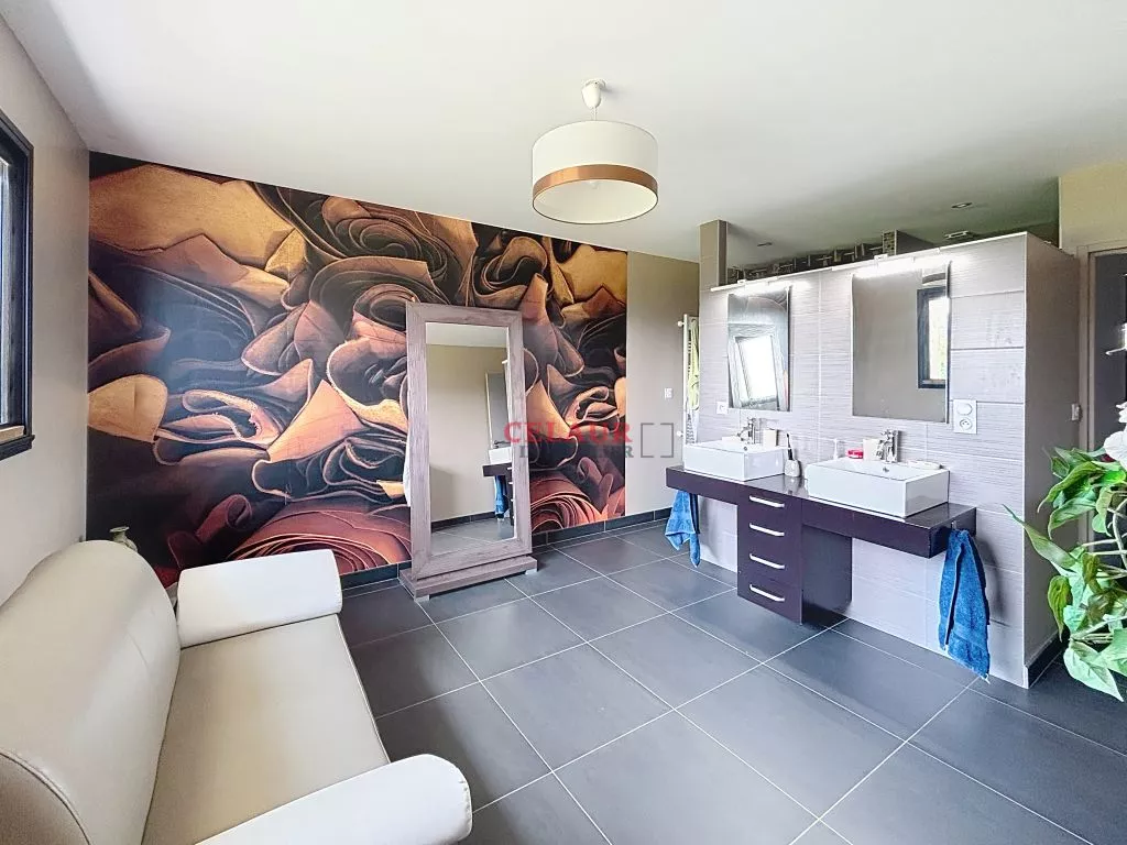 ARCHITECT-DESIGNED HOUSE ON 5000 M&sup2; WITH PANORAMIC VIEW - Dupli