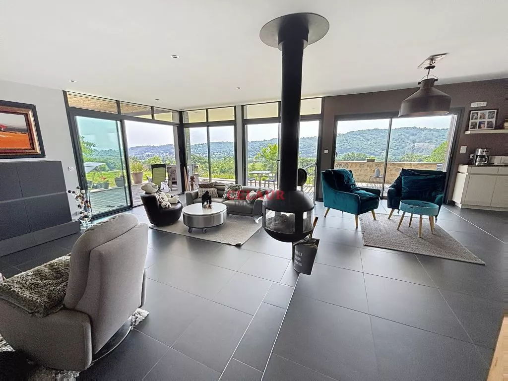 ARCHITECT-DESIGNED HOUSE ON 5000 M&sup2; WITH PANORAMIC VIEW - Dupli