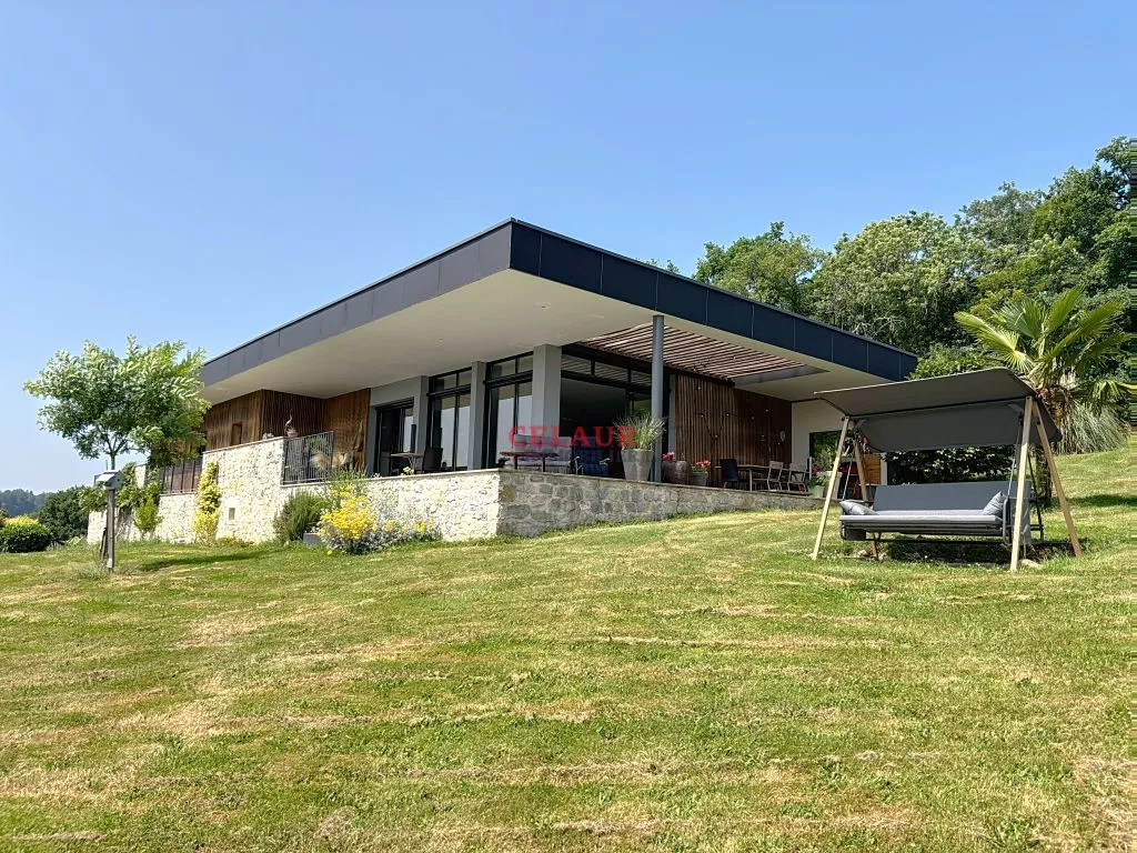 ARCHITECT-DESIGNED HOUSE ON 5000 M&sup2; WITH PANORAMIC VIEW - Dupli