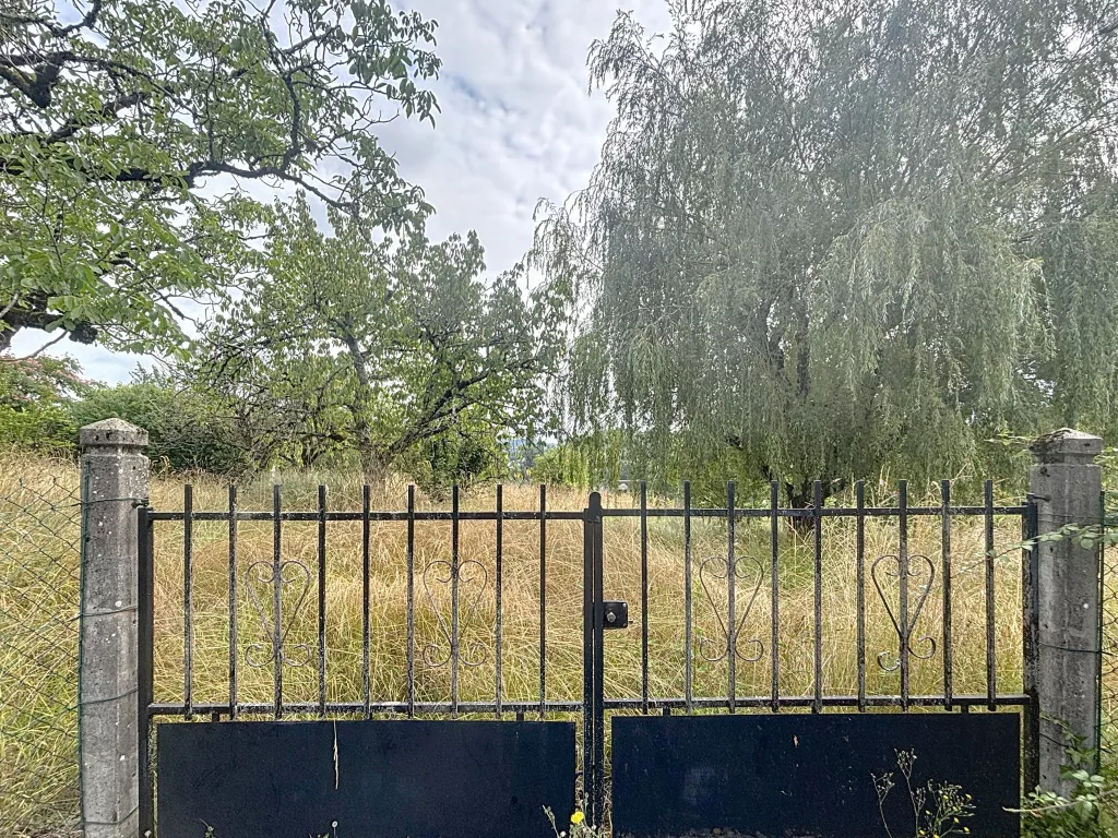 Terrain &agrave; b&acirc;tir centre bourg