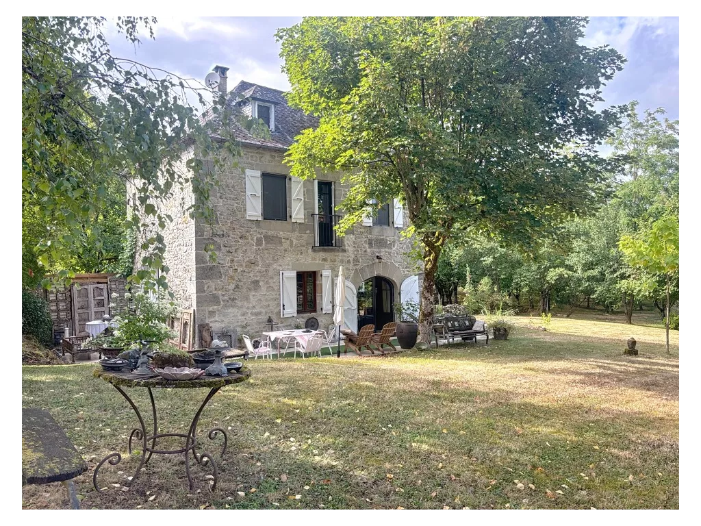 Tr&egrave;s jolie maison en pierre