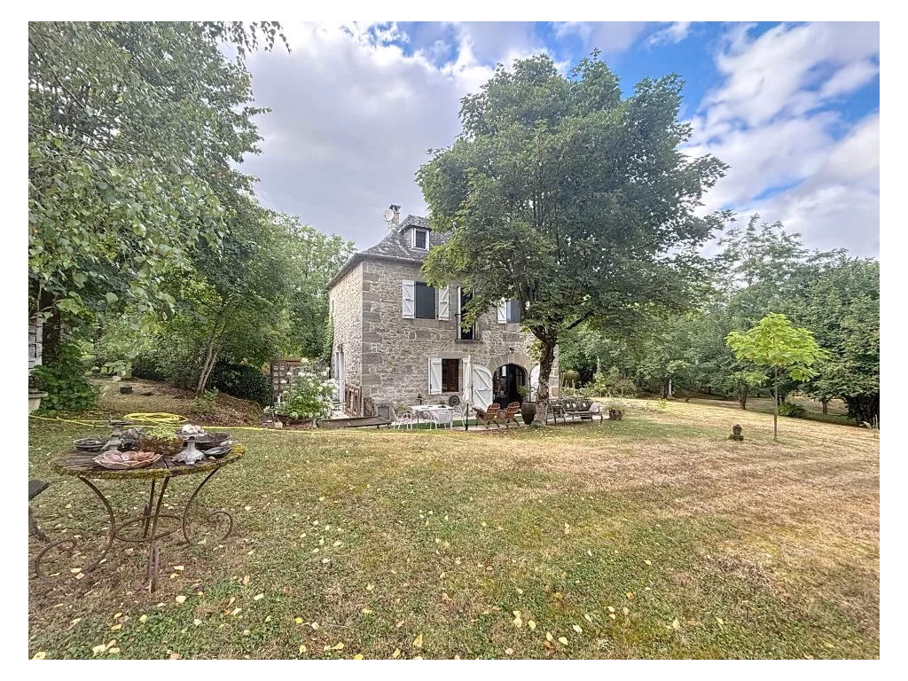 Tr&egrave;s jolie maison en pierre