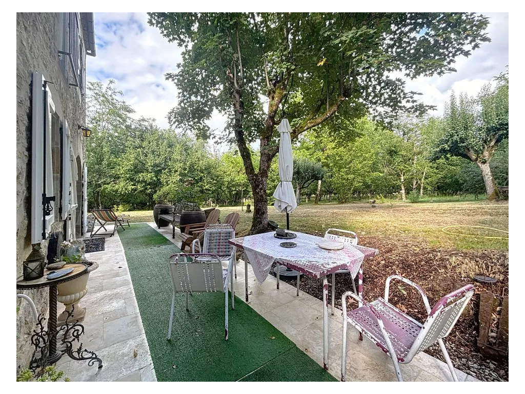 Tr&egrave;s jolie maison en pierre
