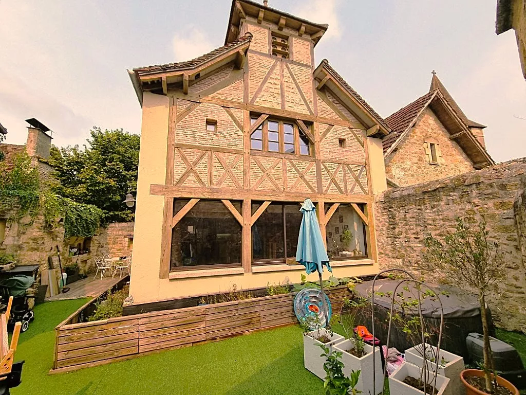 MAISON DE CARACTERE BORD DE DORDOGNE