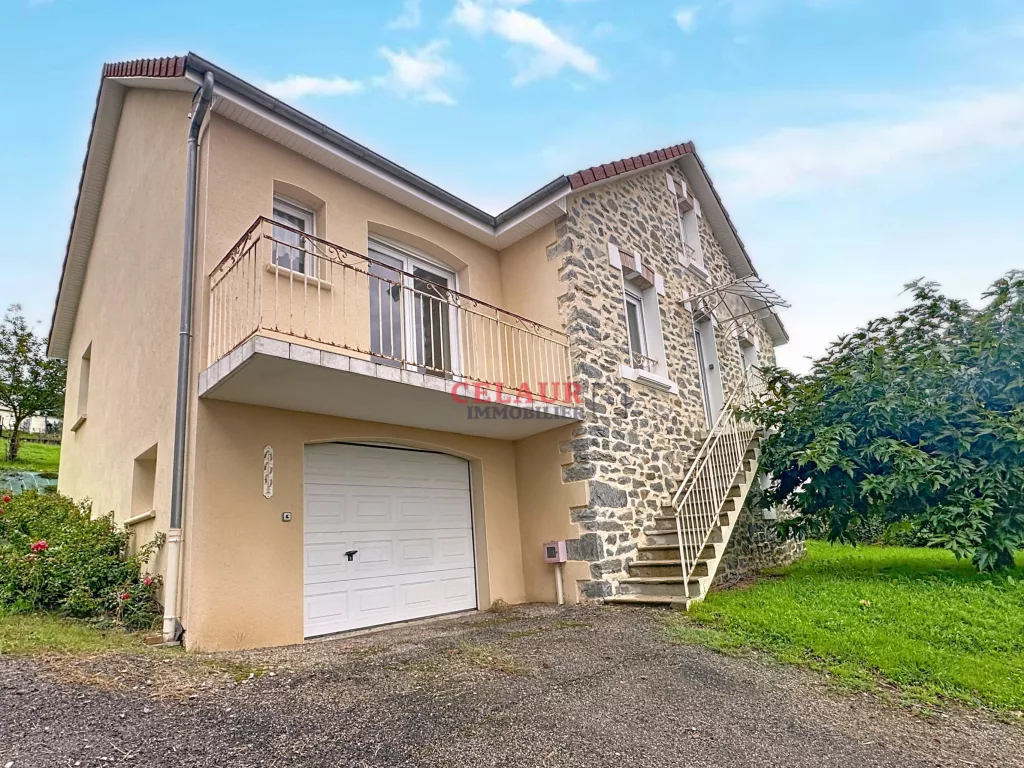 Maison en pierre avec grange