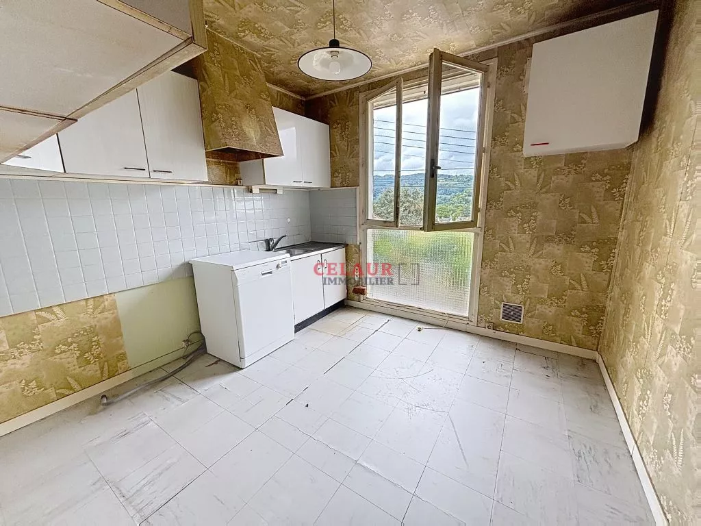 PAVILLON A RENOVER PROCHE COMMERCES